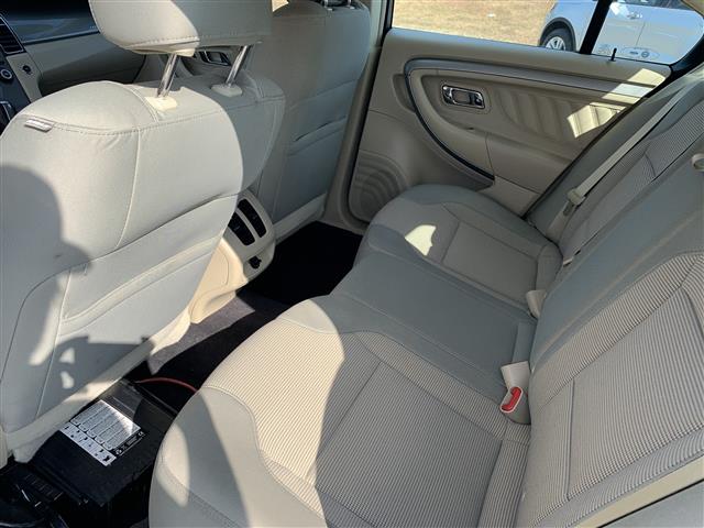 2018 Ford Taurus SEL