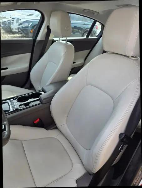 2017 Jaguar XE 25t