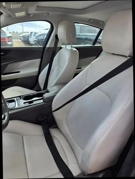 2017 Jaguar XE 25t