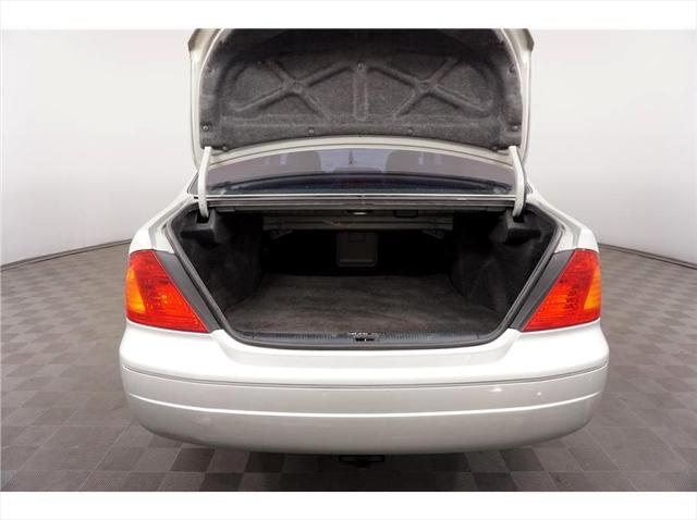 2000 Toyota Avalon XL Sedan 4D