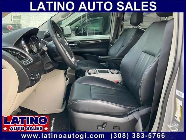 2016 Chrysler Town & Country Touring