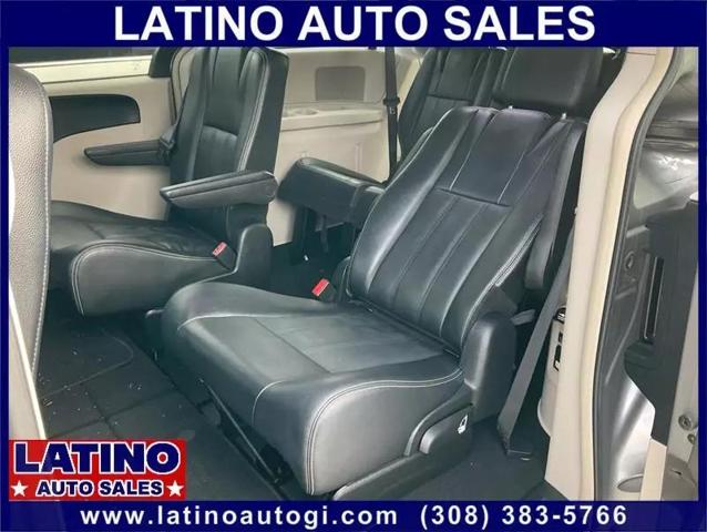 2016 Chrysler Town & Country Touring