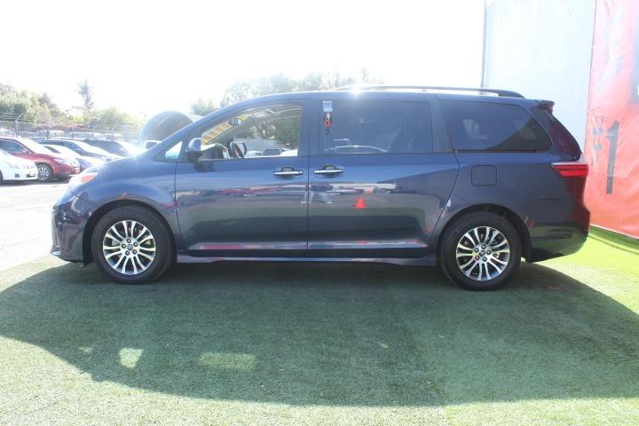 2019 Toyota Sienna XLE 8 Passenger