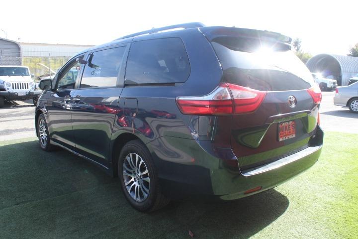 2019 Toyota Sienna XLE 8 Passenger