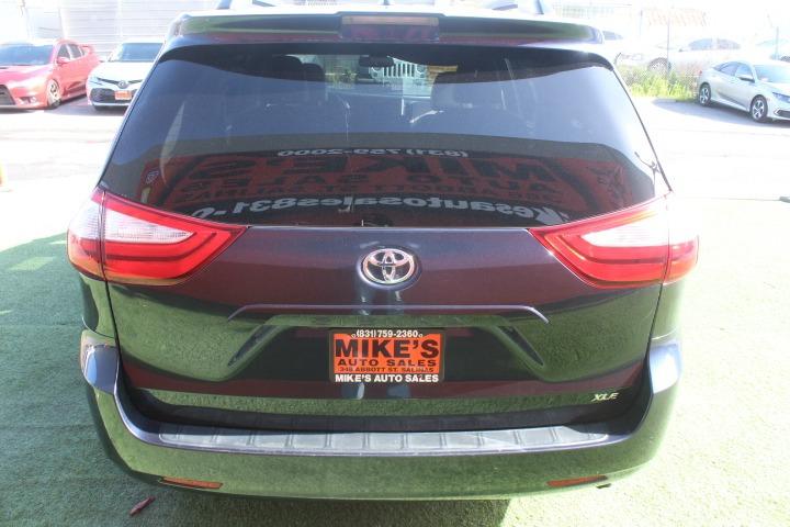 2019 Toyota Sienna XLE 8 Passenger