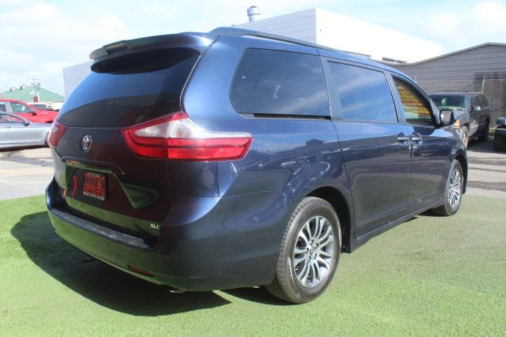 2019 Toyota Sienna XLE 8 Passenger
