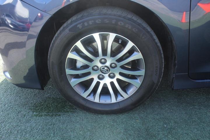 2019 Toyota Sienna XLE 8 Passenger
