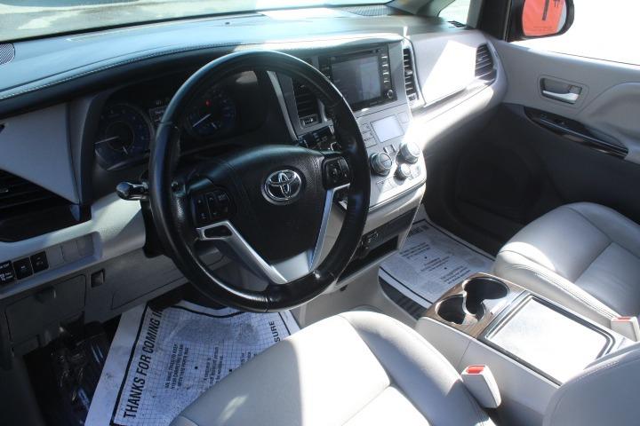2019 Toyota Sienna XLE 8 Passenger