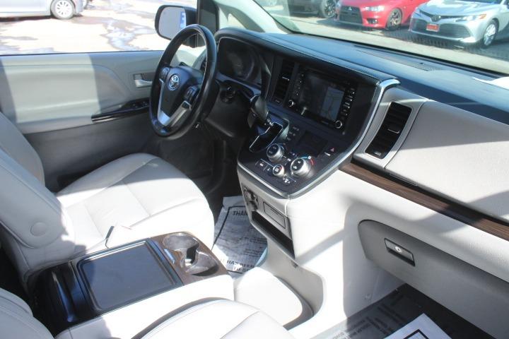 2019 Toyota Sienna XLE 8 Passenger