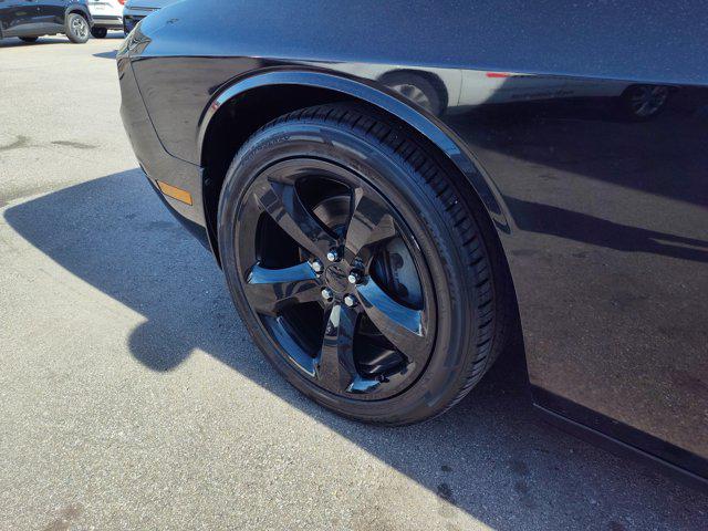 2014 Dodge Challenger SXT Plus