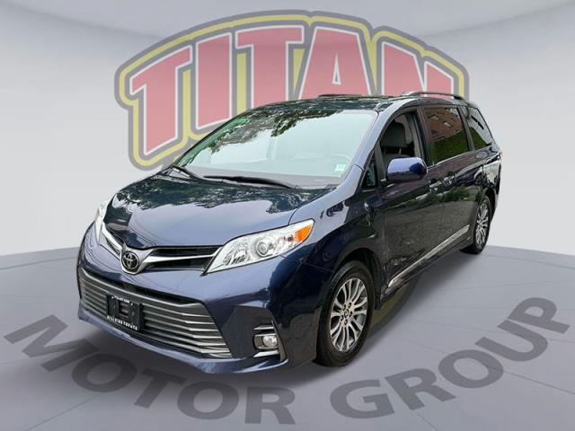 2018 Toyota Sienna XLE Premium 8 Passenger [1]