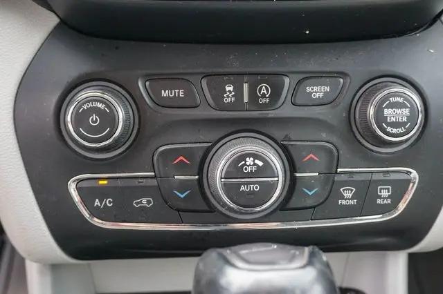 2019 Jeep Cherokee Limited FWD
