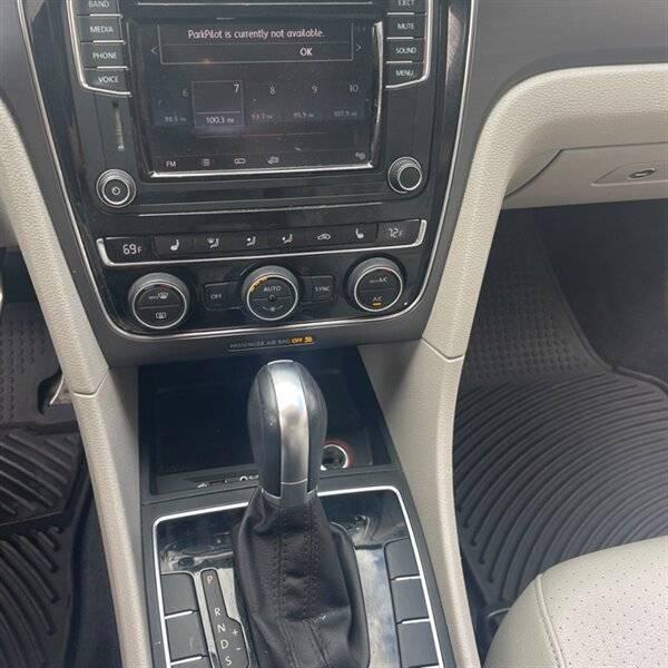 2015 Volkswagen Passat 1.8T Limited Edition