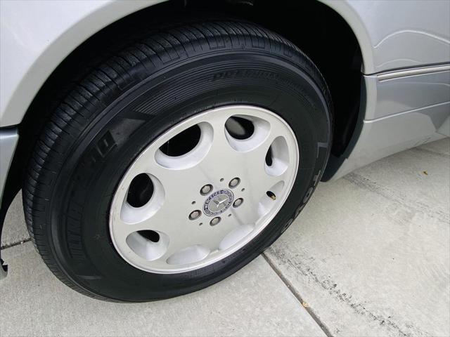 1995 Mercedes-Benz S 420 4dr Sedan 4.2L
