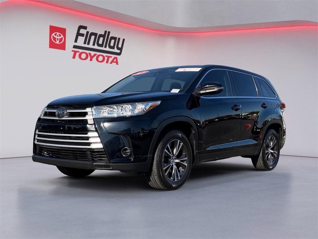 2019 Toyota Highlander LE's photo