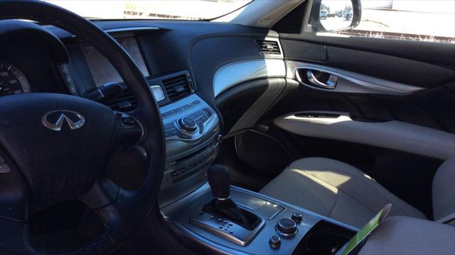 2017 INFINITI Q70 3.7X