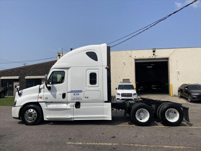 2016 Freightliner Cascadia CA125SLP Sleeper