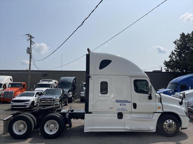 2016 Freightliner Cascadia CA125SLP Sleeper