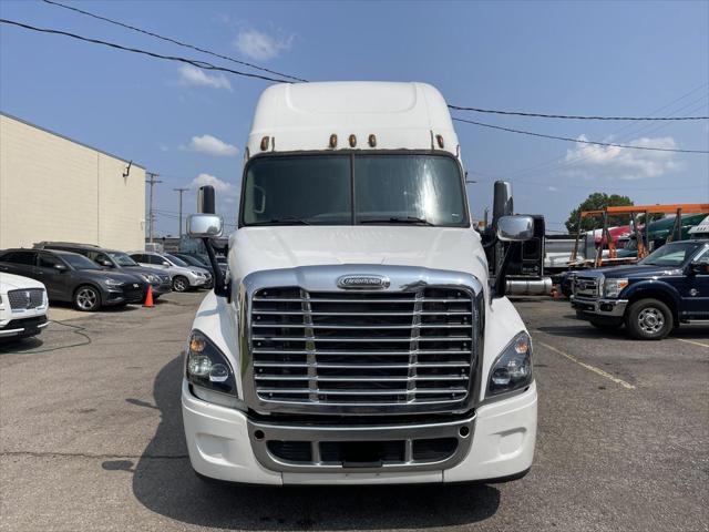 2016 Freightliner Cascadia CA125SLP Sleeper
