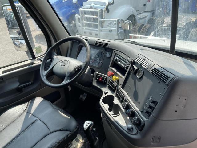 2016 Freightliner Cascadia CA125SLP Sleeper