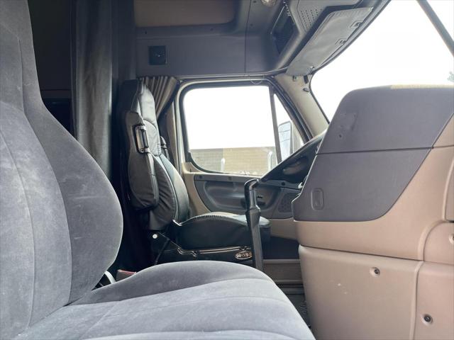 2016 Freightliner Cascadia CA125SLP Sleeper