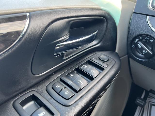 2013 Chrysler Town & Country Touring