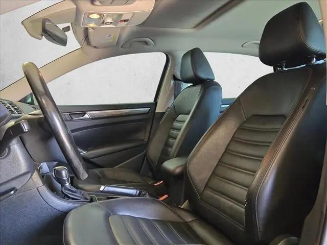 2017 Volkswagen Passat 1.8T SEL Premium
