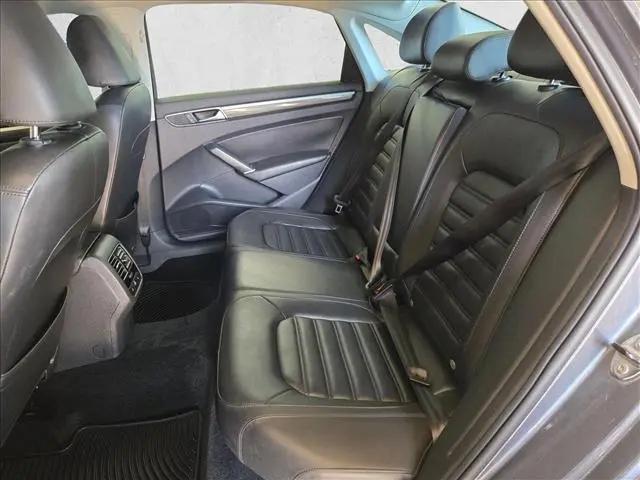 2017 Volkswagen Passat 1.8T SEL Premium