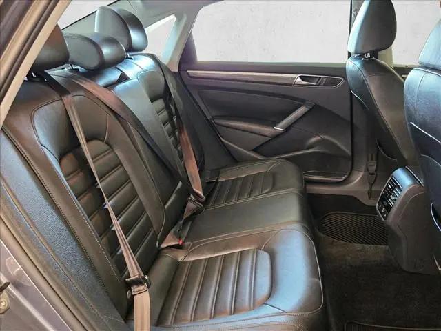 2017 Volkswagen Passat 1.8T SEL Premium