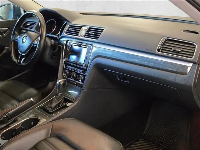 2017 Volkswagen Passat 1.8T SEL Premium