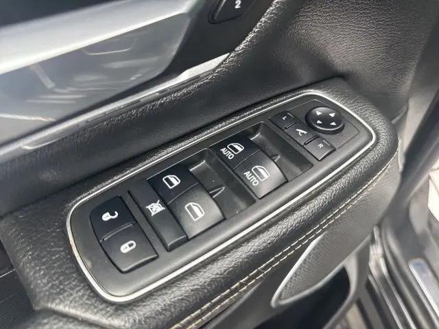 2019 Ram 1500 Laramie Crew Cab 4x4 5'7" Box