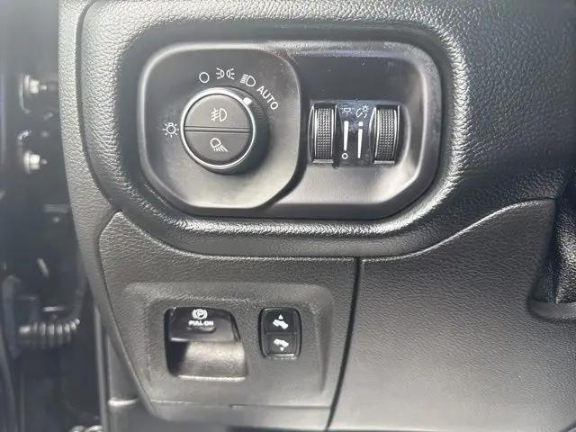 2019 Ram 1500 Laramie Crew Cab 4x4 5'7" Box
