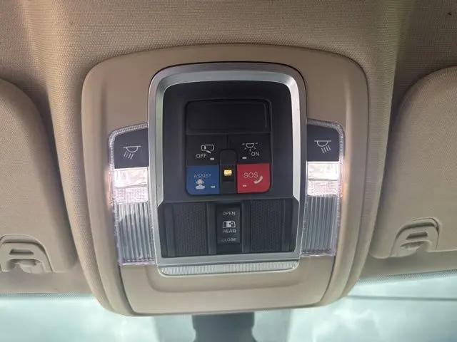 2019 Ram 1500 Laramie Crew Cab 4x4 5'7" Box