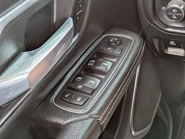 2019 Ram 1500 Laramie Crew Cab 4x4 5'7" Box