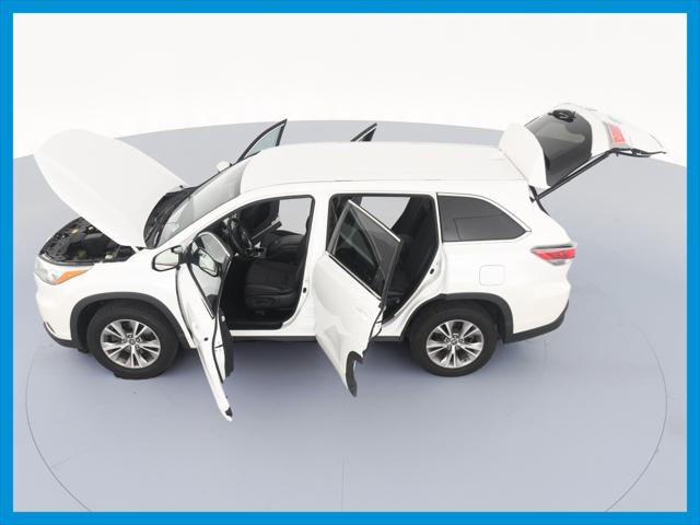2016 Toyota Highlander LE Plus Sport Utility 4D