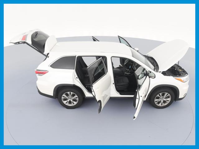 2016 Toyota Highlander LE Plus Sport Utility 4D