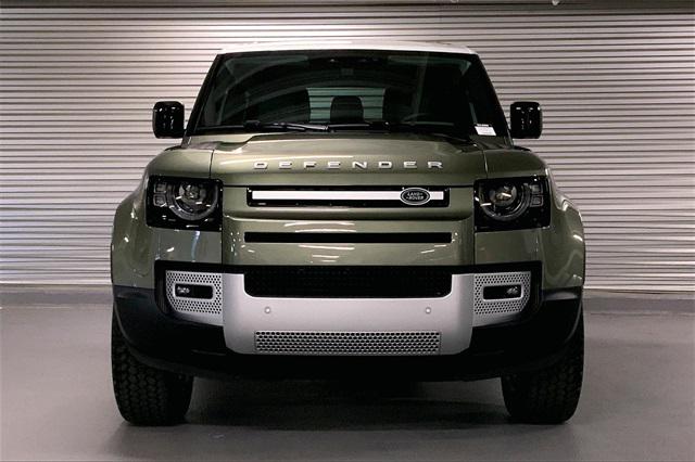 2023 Land Rover Defender SE