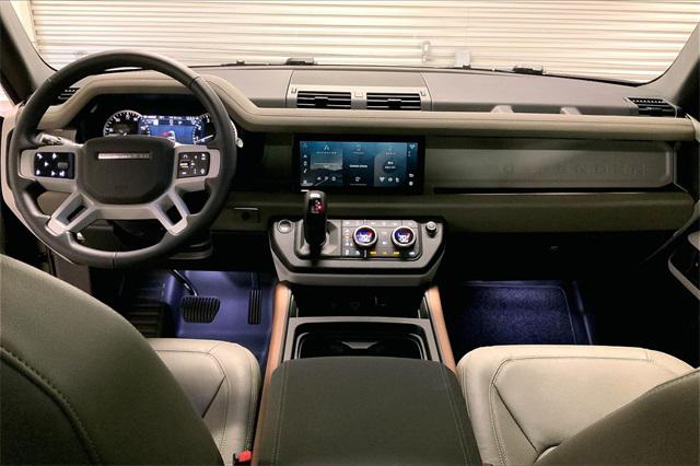 2023 Land Rover Defender SE