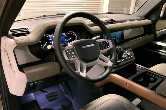 2023 Land Rover Defender SE