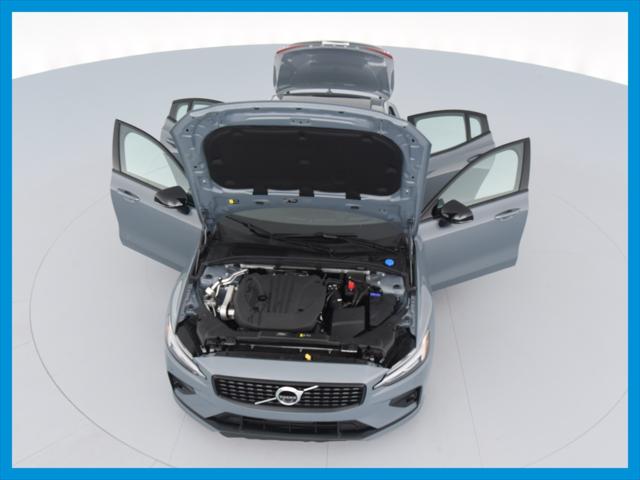 2022 Volvo S60 R-Design/Black Edition R-Design