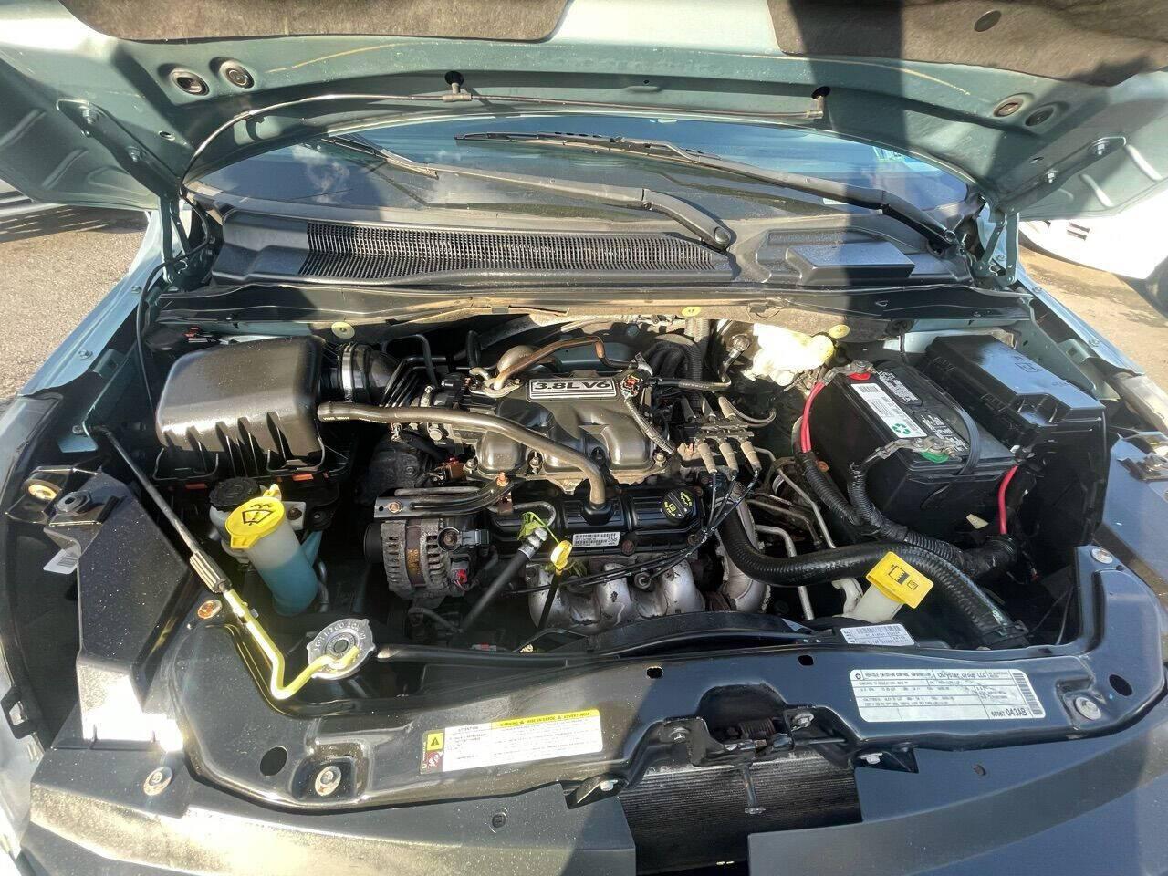 2010 Volkswagen Routan SE