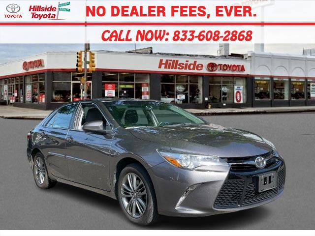 2016 Toyota Camry SE [2]