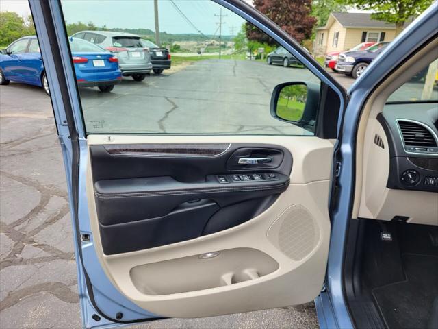 2016 Chrysler Town & Country Touring