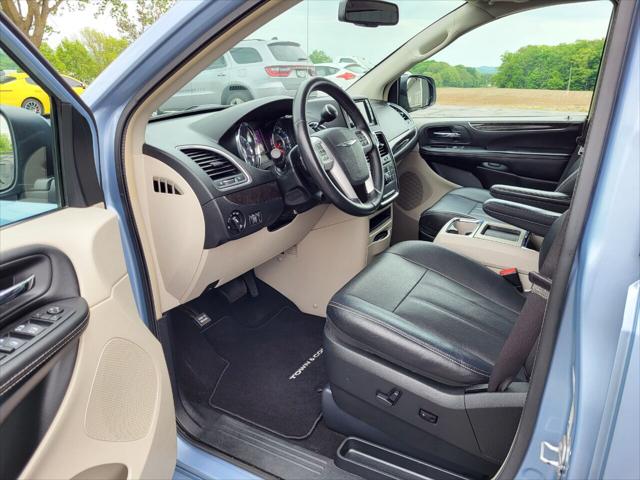 2016 Chrysler Town & Country Touring
