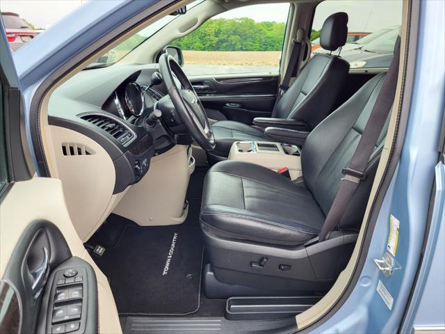 2016 Chrysler Town & Country Touring
