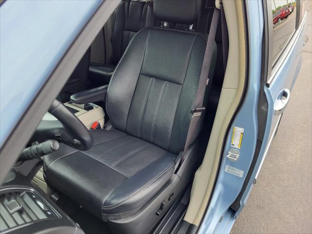 2016 Chrysler Town & Country Touring