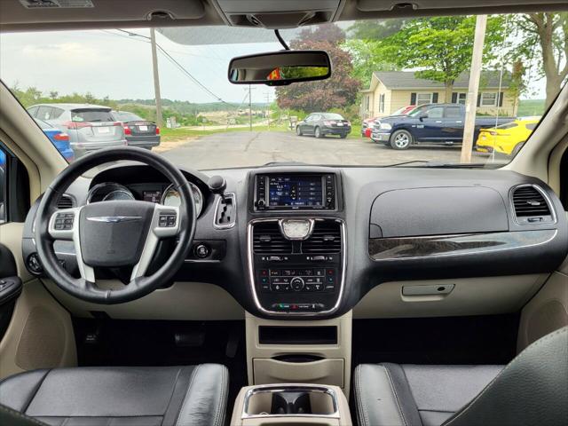 2016 Chrysler Town & Country Touring