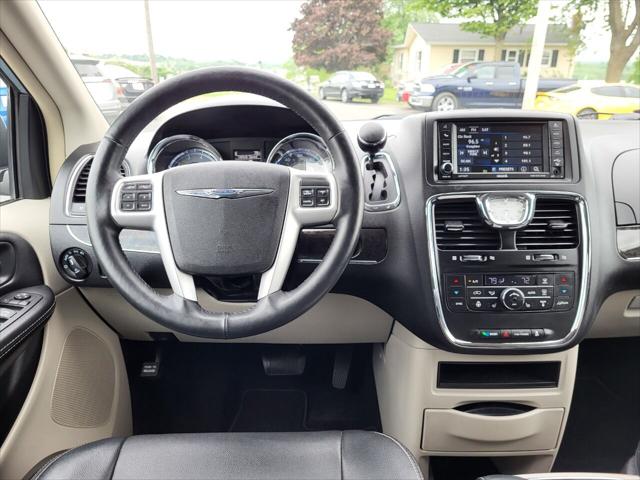 2016 Chrysler Town & Country Touring