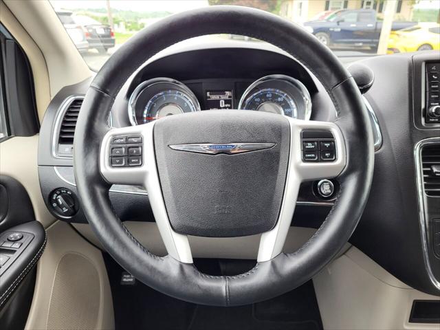 2016 Chrysler Town & Country Touring