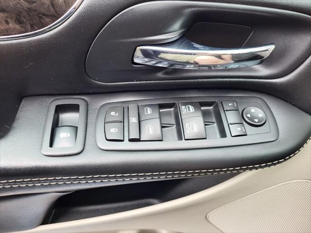 2016 Chrysler Town & Country Touring